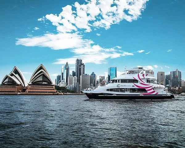 Cruise Sydney Harbour in style including all-inclusive Dinner